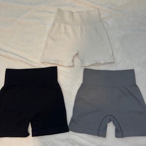 Pack of 3 ribbed workout shorts from Amazon. Size SM